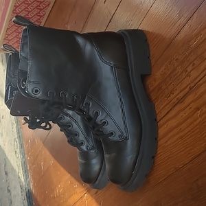 Combat boots